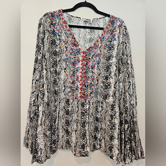 Savanna Jane Size 3X Snakeskin Embroidered Blouse Bell Sleeve Rayon Flowy - Picture 2 of 10